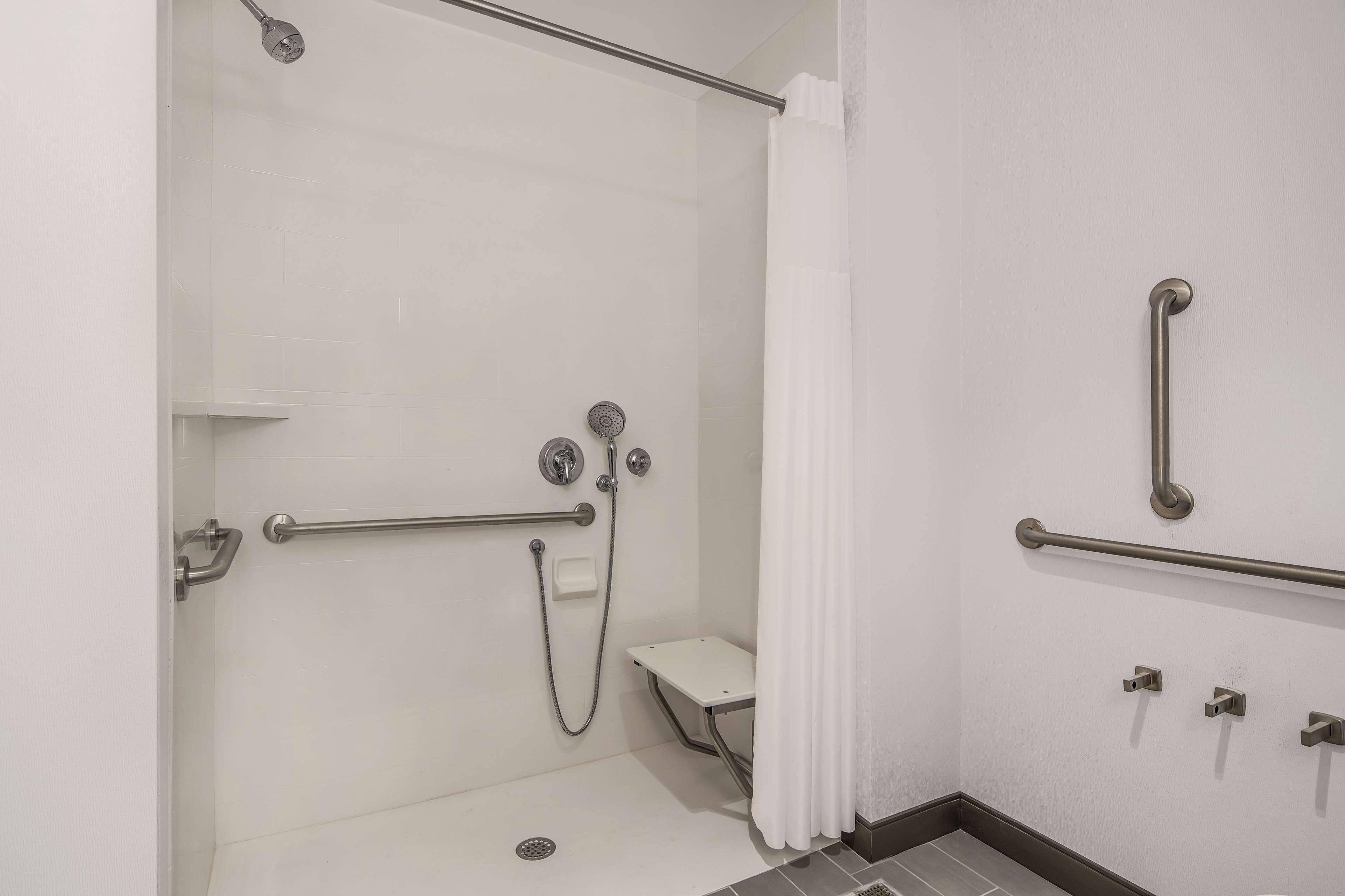 Hampton Inn & Suites Raleigh Midtown, Nc Eksteriør billede